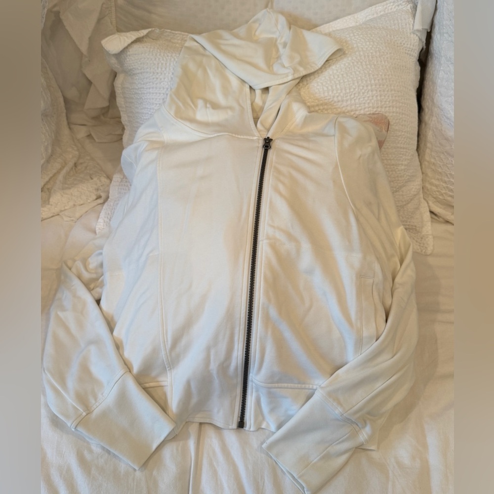 Cabi Asymmetrical Zip-Up Hoodie. White. Large.